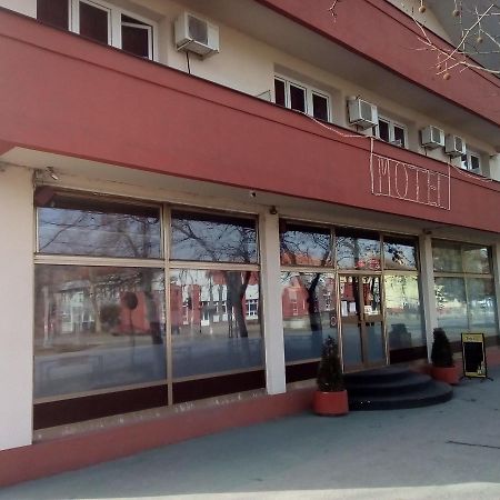 Готель Restoran Sa Prenocistem Zitiste Екстер'єр фото