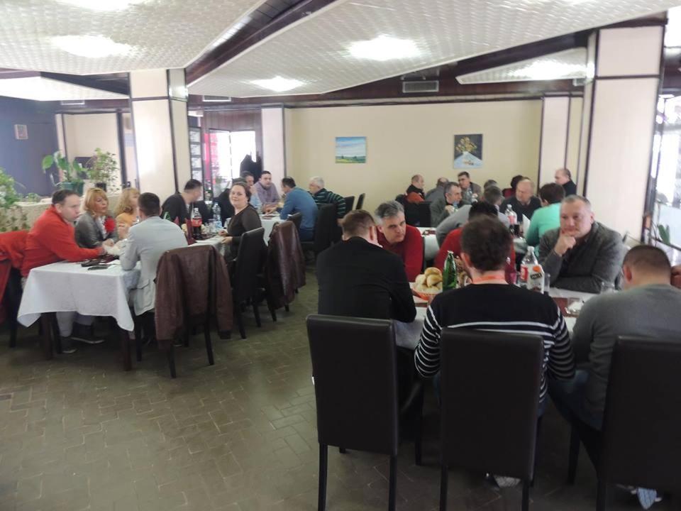 Готель Restoran Sa Prenocistem Zitiste Екстер'єр фото