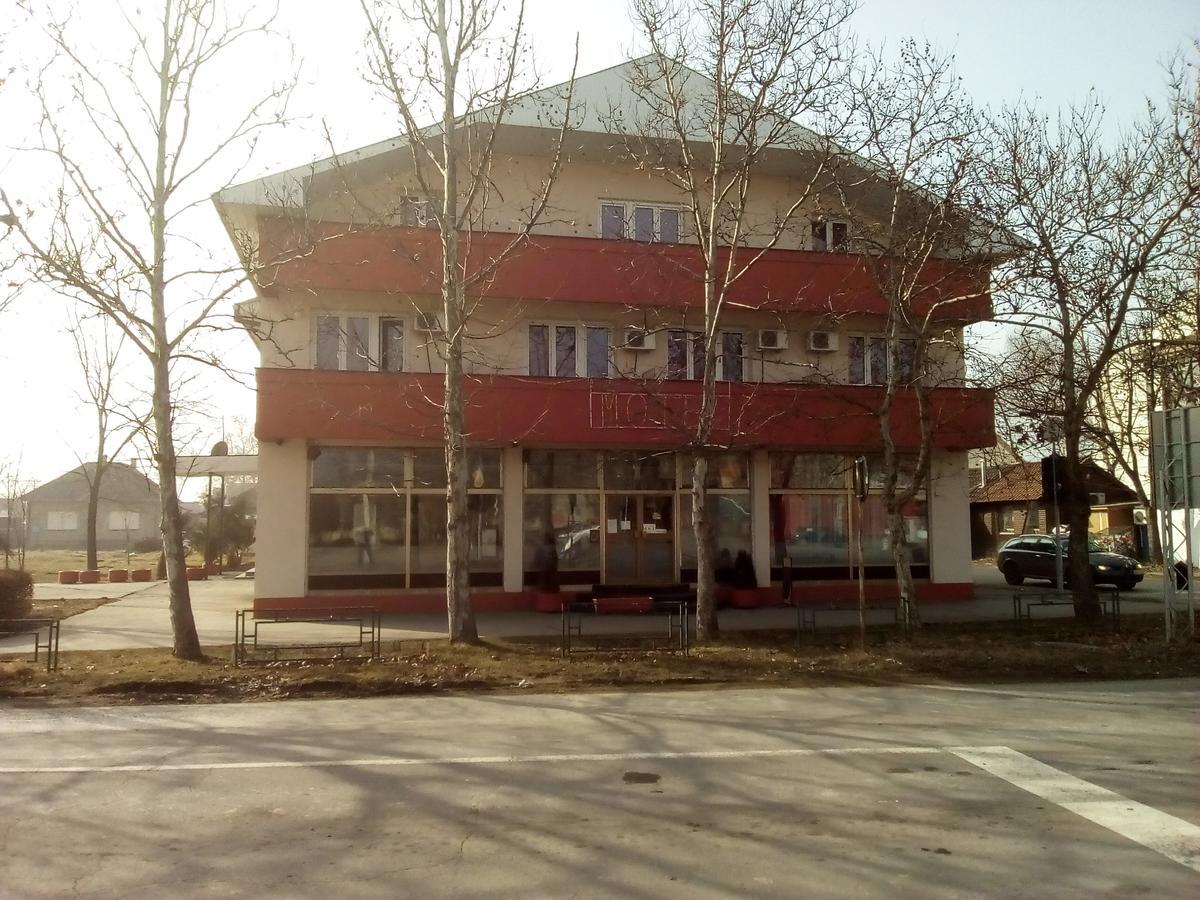 Готель Restoran Sa Prenocistem Zitiste Екстер'єр фото